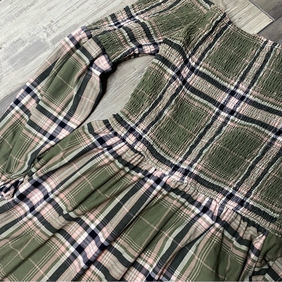 NEW Flowy Plaid Dress Green Size Small Longsleeve - Picture 2 of 3